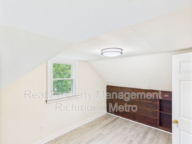 Building Photo - 3905 Larchmont Ln