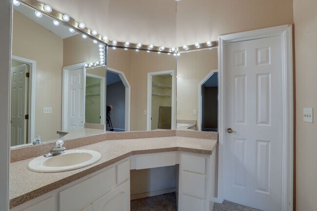 Building Photo - 5212 Abelia Dr