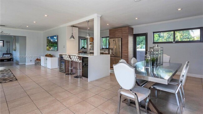 Building Photo - 201 NE 26th Ave