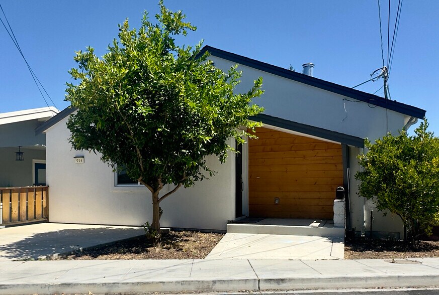 Building Photo - 914 Everett Ave