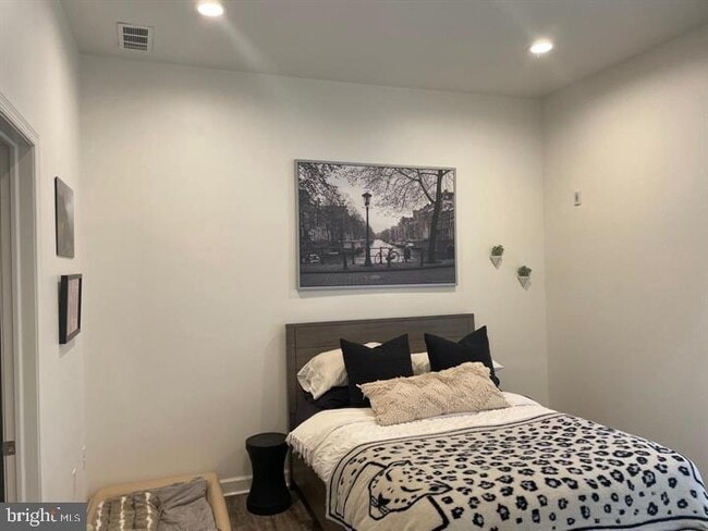 Building Photo - 980 N Marshall St