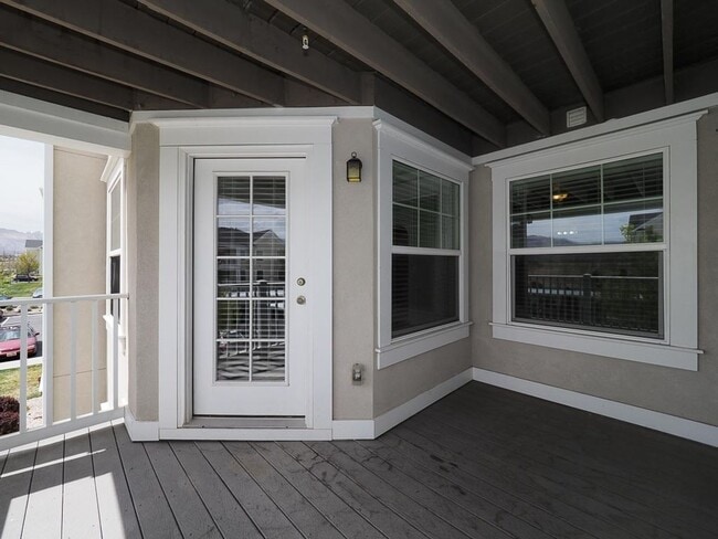 Building Photo - Beautiful Daybreak Condo