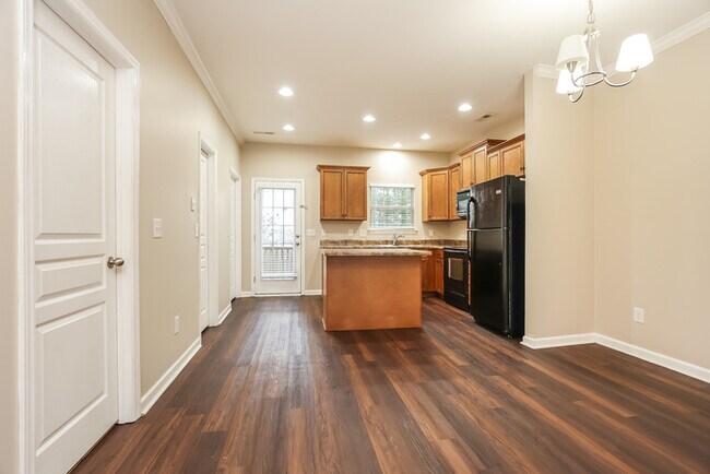 Building Photo - 391 Tapestry Pl
