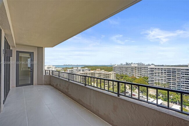 Building Photo - 251 Crandon Blvd