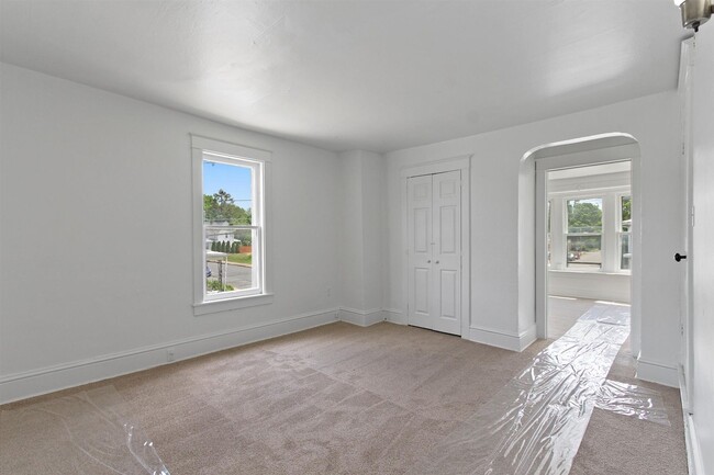 Building Photo - Coming Soon! Bright 3 Bedroom, 1.5 Bath Ho...