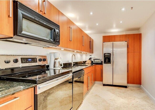 Building Photo - 3000 S Ocean Dr