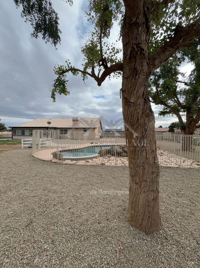 Building Photo - 8760 E Winnston Cir