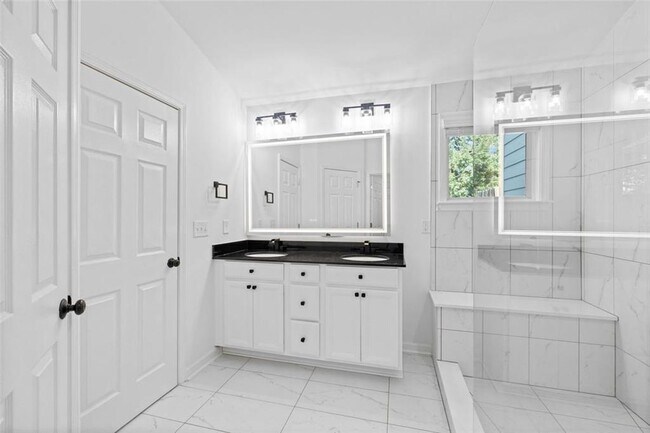 Building Photo - 4228 Laurel Creek Ct SE