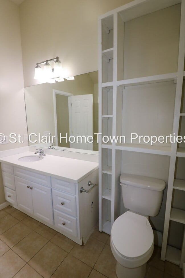 Building Photo - Family Home in Fox Hollow