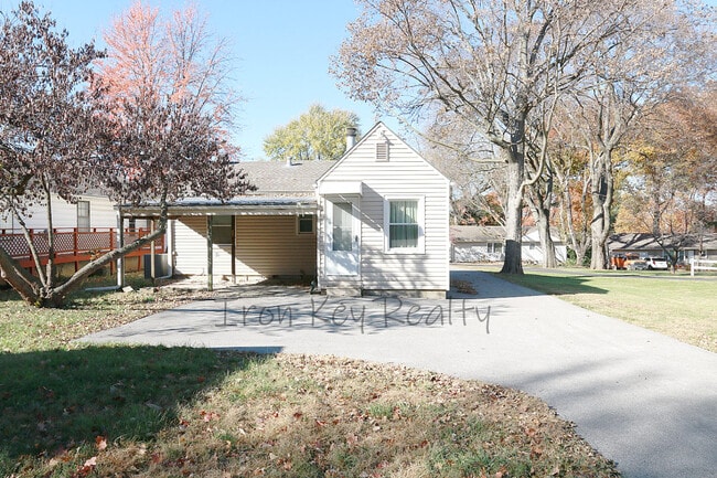 Building Photo - 2201 S Claremont Ave