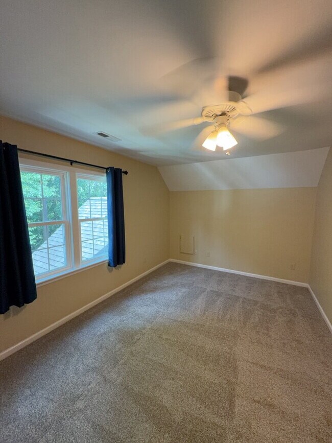 Building Photo - Beautiful 4 Bedroom, 3 Bath Home-211 Bethesda Ct.