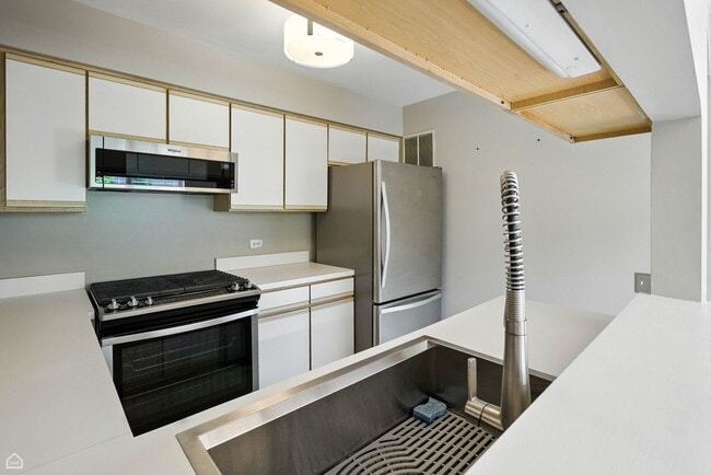 Building Photo - 691 Savannah Ln