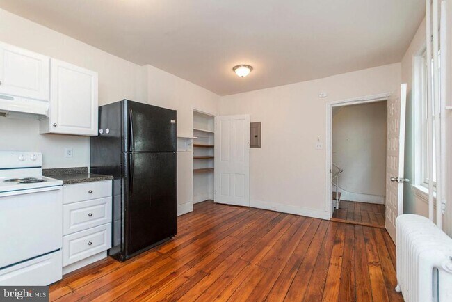 Building Photo - 1232 N 5th St