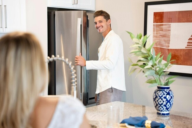 Building Photo - Somerset Upscale Apartments