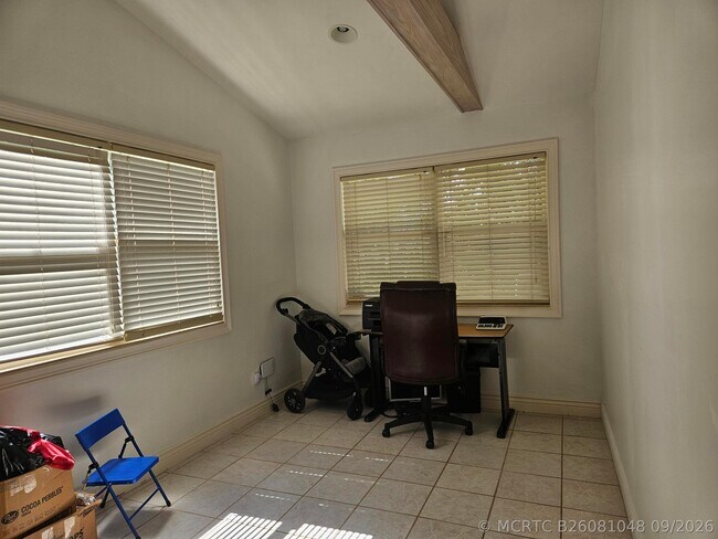 Building Photo - 286 NE Brunson Ct