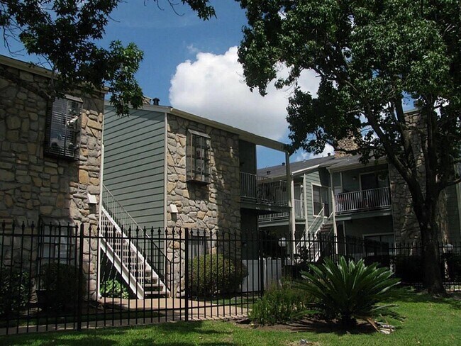 Building Photo - 3756 Tanglewilde St