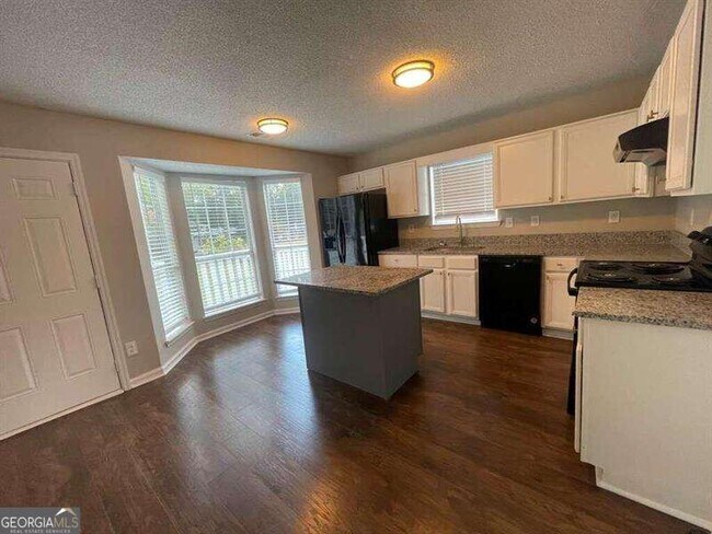 Building Photo - 2200 Burdett Ridge Dr