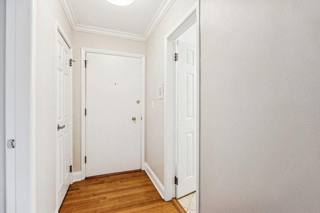 Building Photo - 1953 Euclid Ave