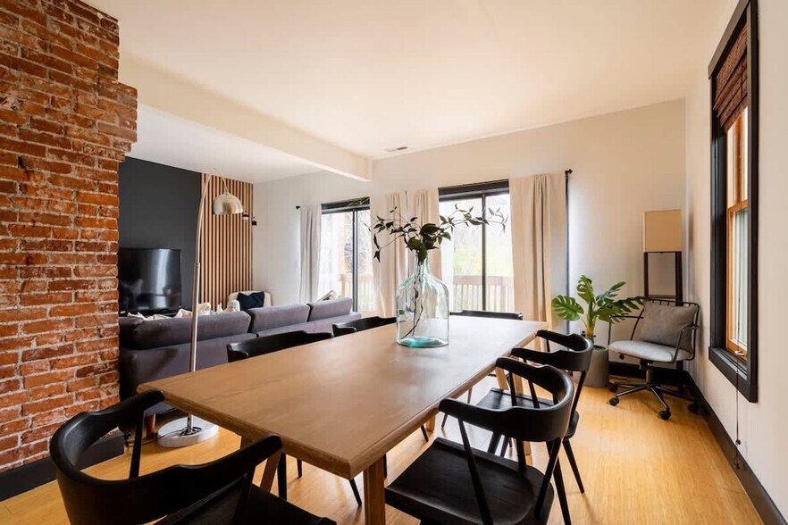 Building Photo - 2319 NW Raleigh St