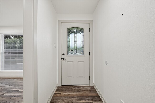 Building Photo - 5803 Greencraig Dr