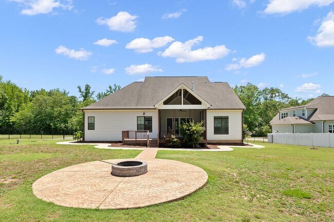Building Photo - **Luxury 4/4 with Fenced in Yard**