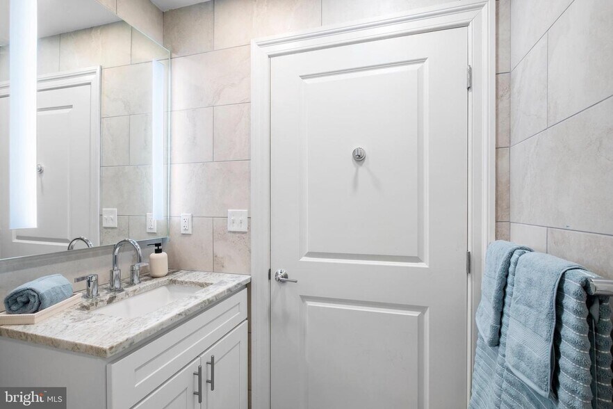 Building Photo - 1422 Chestnut St