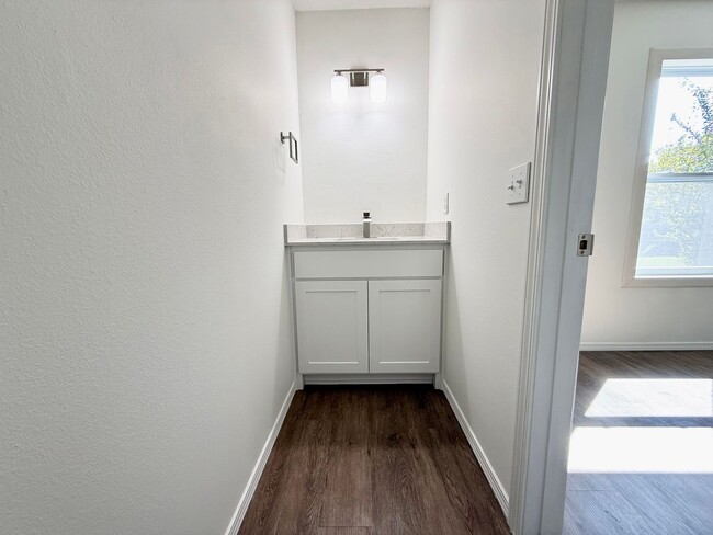 Building Photo - ***5905 B Sara Street***