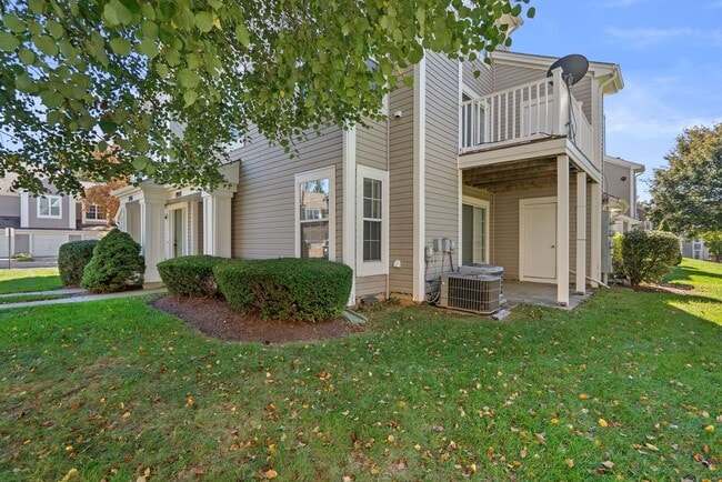 Building Photo - 2 Bed 1.5 Bath - Germantown Condo - Attach...