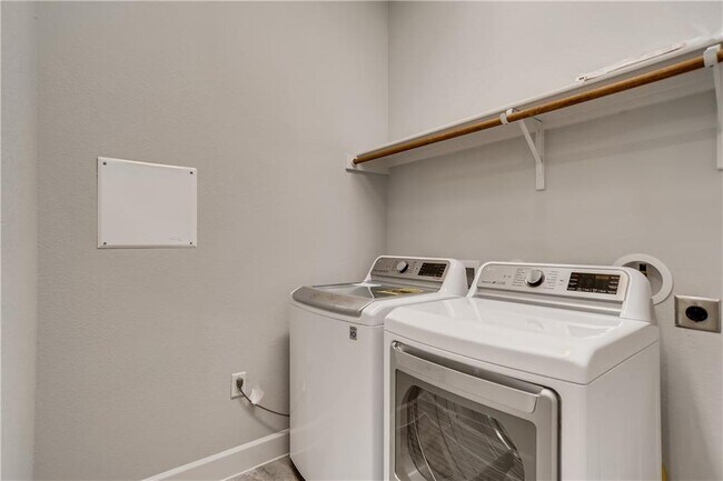 Building Photo - 7112 Poulain Dr