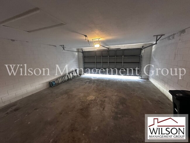 Building Photo - 321 Redwing Way