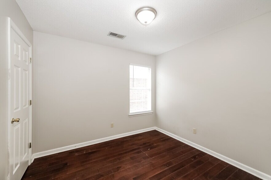 Building Photo - 8264 Cross Point Dr