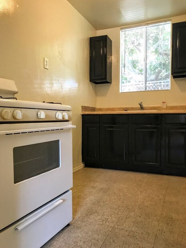 Building Photo - Studio For Rent in Lomita