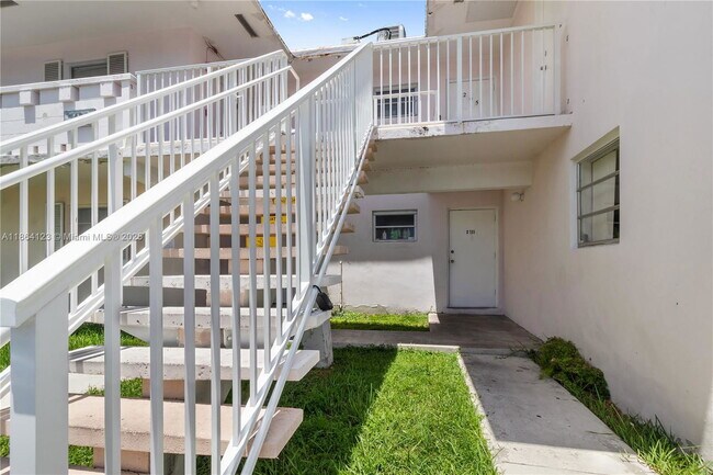 Building Photo - 7430 SW 82nd St