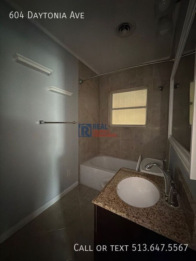Building Photo - 604 Daytonia Ave