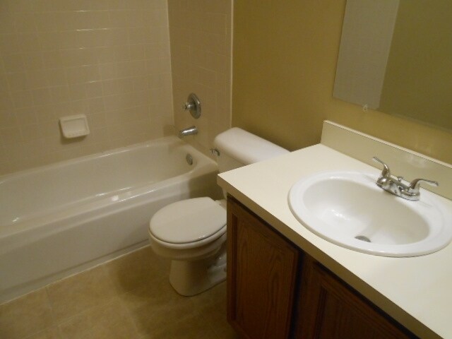 Building Photo - 5104 Blossom Ct