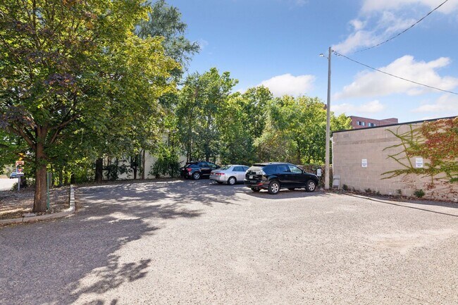 Building Photo - 3004 Ottawa Ave S