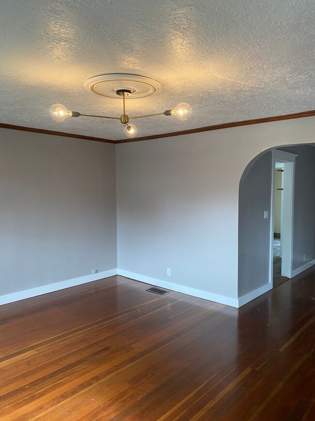 Building Photo - Charming 1926 Vintage 2 Bedroom 1 Bathroom...