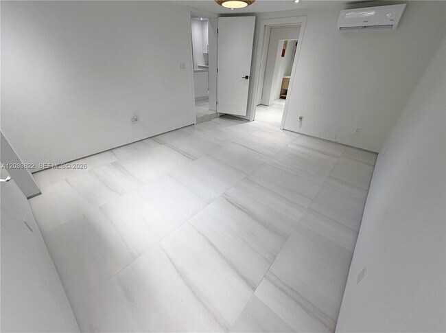 Building Photo - 4712 SW 64th Ct