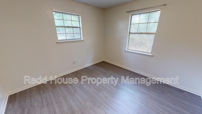 Building Photo - 901 E Grubbs St