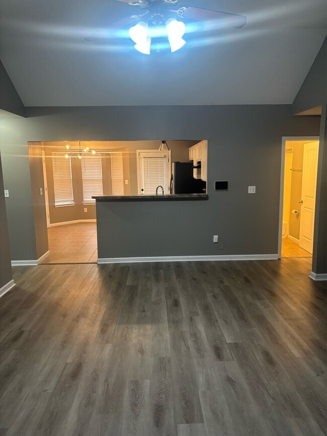 Building Photo - 1117 E Cortona Cir