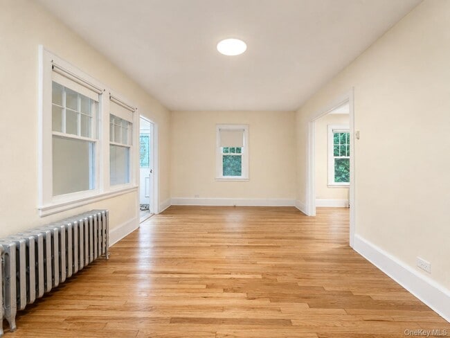 Building Photo - 42 Crestview St