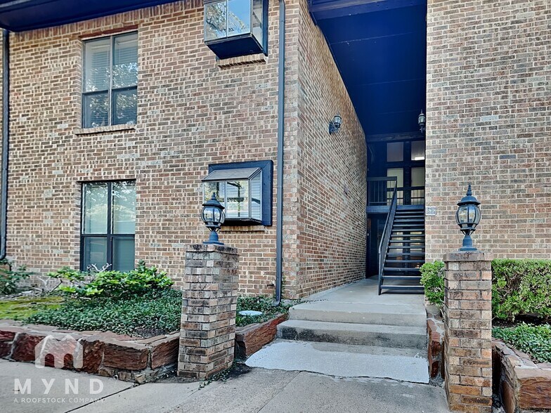 Primary Photo - 7525 Holly Hill Dr