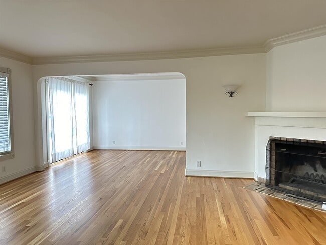 Building Photo - 1069 Cherry Ave