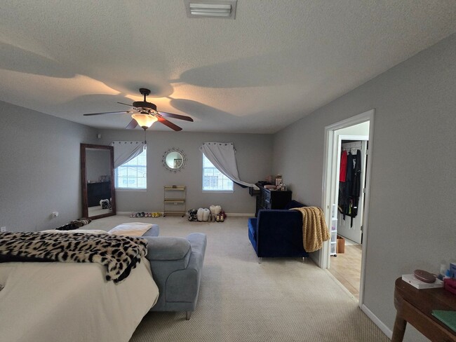 Building Photo - Woodland Park