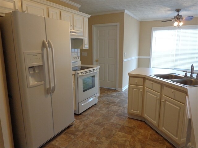 Building Photo - 3350 Stratton Ln
