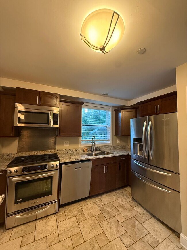 Building Photo - Beautiful Furnished 3BR/2BA Home in Prime Lincolnwood Location – Top-Rated Schools