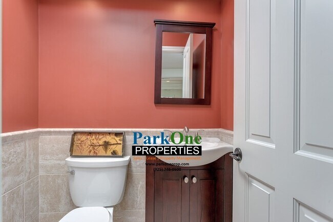 Building Photo - Amazing Moraga Home with incredible lot!