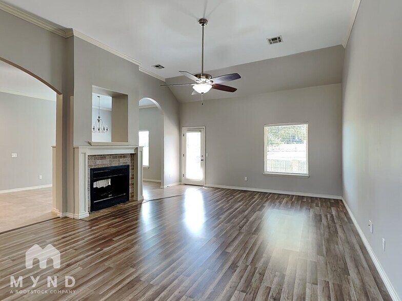 Building Photo - 3204 Valley Hollow