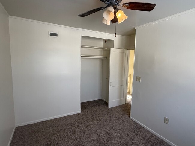 Building Photo - 6 Riley Manor Cir