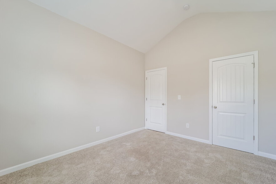 Building Photo - 309 Spruce Creek Ln